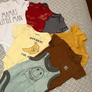 3 - 6 MONTHS ONESIE Lot